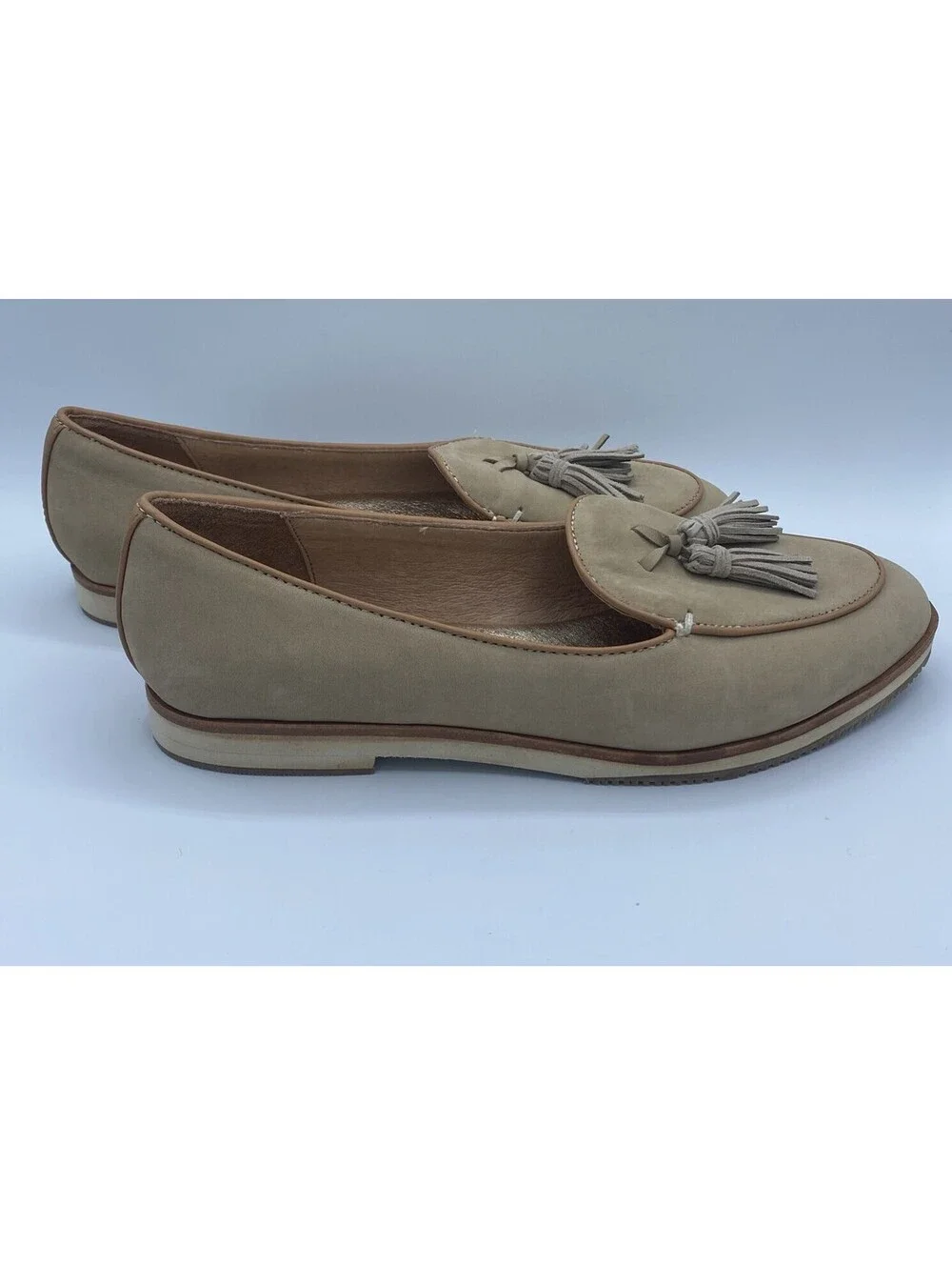 Tommy Bahama Women’s 7.5 Tan Suede Loafers Driving Flats Tassels